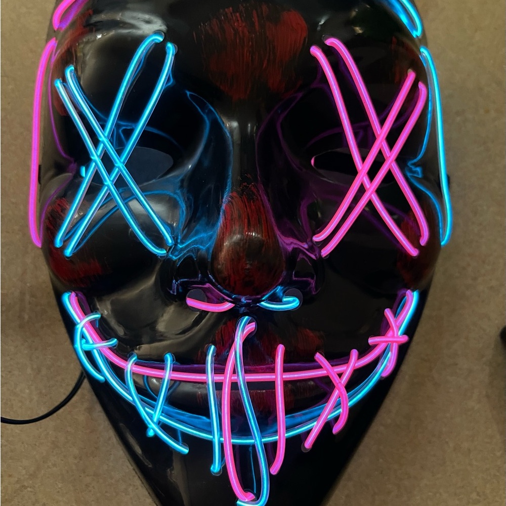 LED Light-Up Clown Mask - Picture 4 of 14